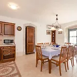 וילה Zonti