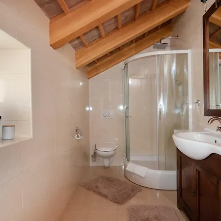 Zonti Villa *